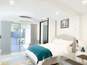 Private, local living Studio in Mascot, airport, Sydney